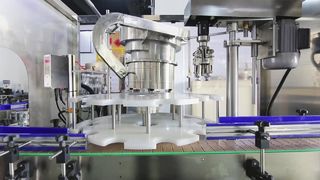 RM100 Mũ xoắn ROPP tự động uốn cong bằng nhôm trên chai rượu và rượu